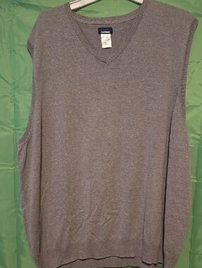 Basic Editions Men's Gray V-Neck Sweater Vest